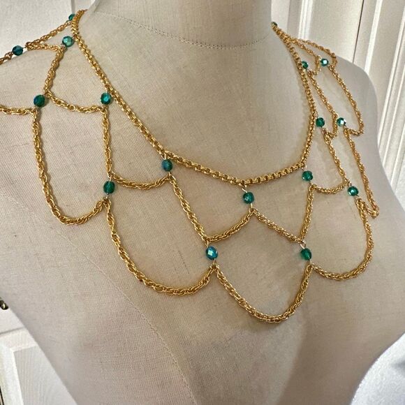 Vintage Gold-Tone Draped Chain Bib Necklace with Emerald Green Glass Beads - Picture 3 of 6